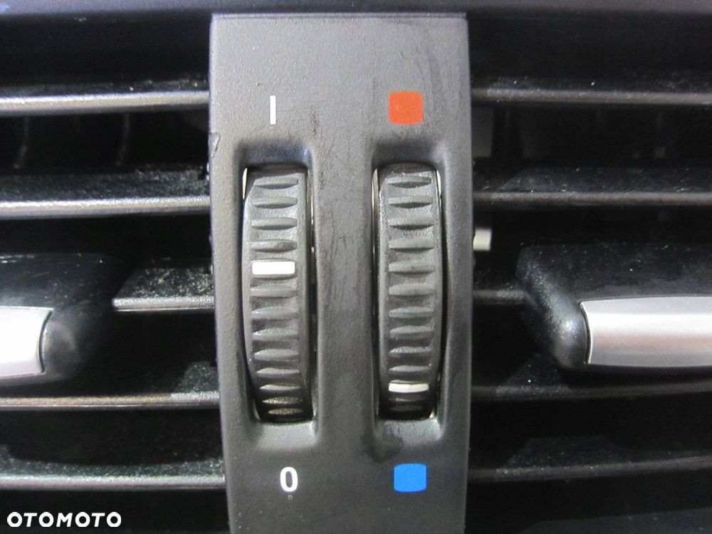 BMW X3 F25 X4 F26 KRATKA WLOTU NAWIEWU POWIETRZA TYLNA TYŁ 9200888 - 3