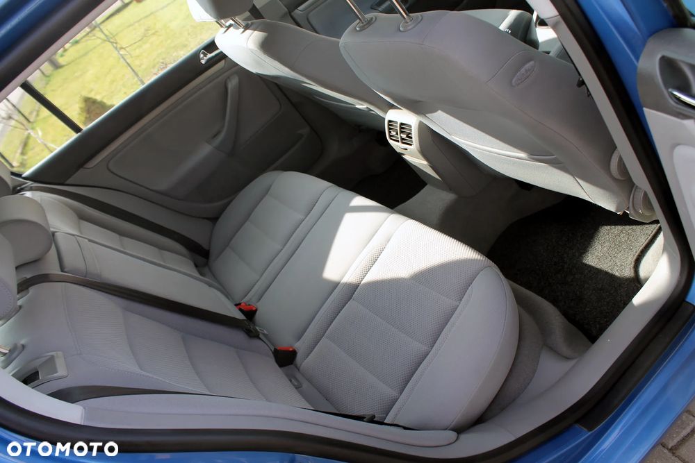 Volkswagen Golf - 16
