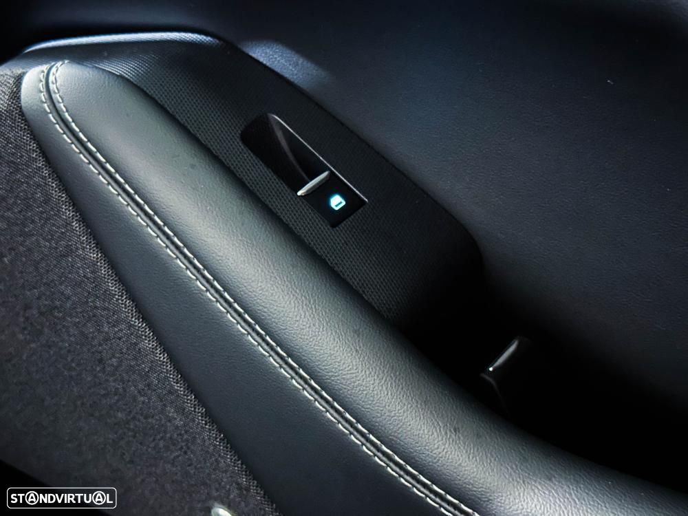 Ford Mustang Mach-E 98.7 kWh Premium AWD - 28