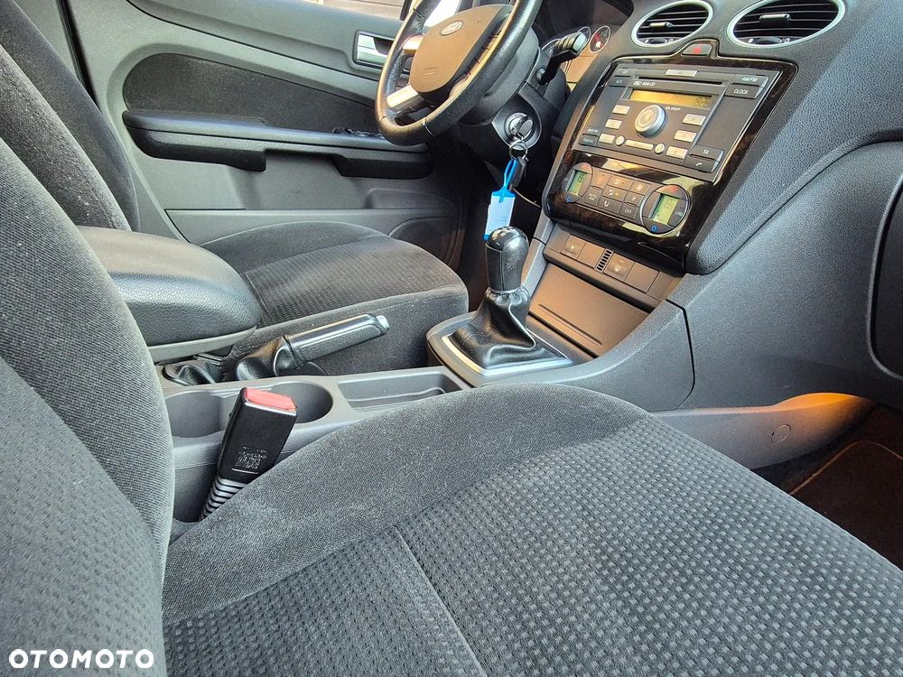 Ford Focus 1.6 16V Ghia - 28