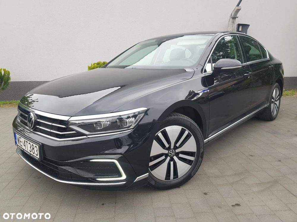 Volkswagen Passat - 1