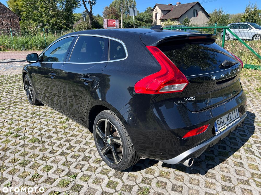 Volvo V40 D3 R-Design - 3