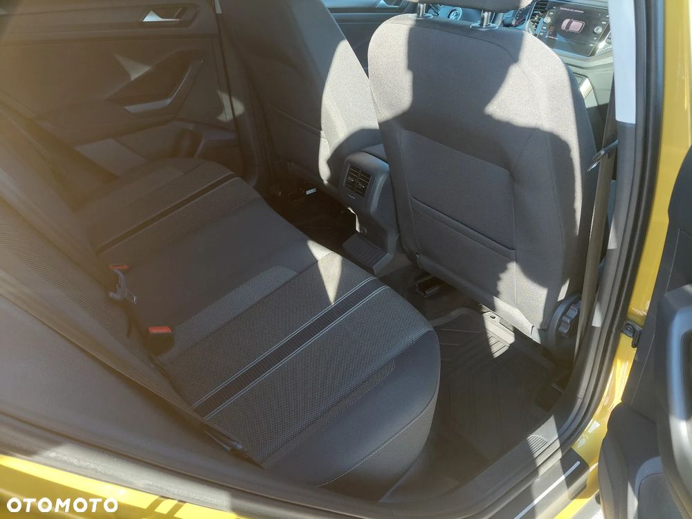 Volkswagen T-Roc - 13