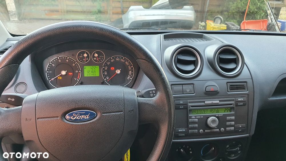 Ford Fiesta 1.3 Ambiente - 12