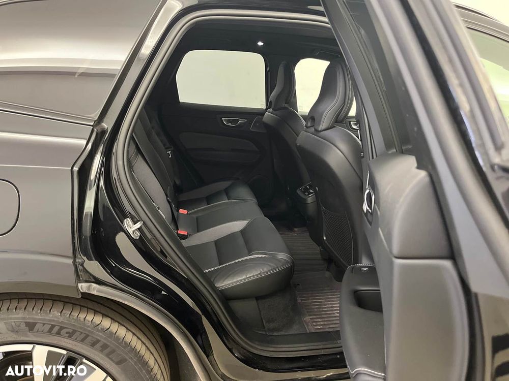 Volvo XC 60 B4 D AWD Ultimate Dark - 8