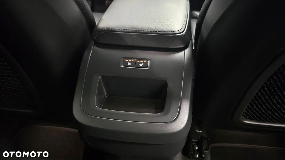 Volvo XC 60 B4 D AWD Plus Dark - 16