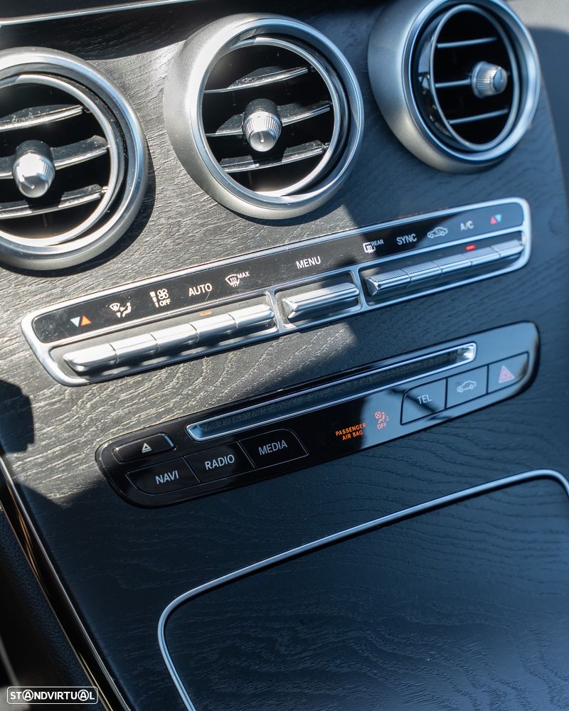 Mercedes-Benz C 220 d Coupe 4Matic 9G-TRONIC AMG Line - 22