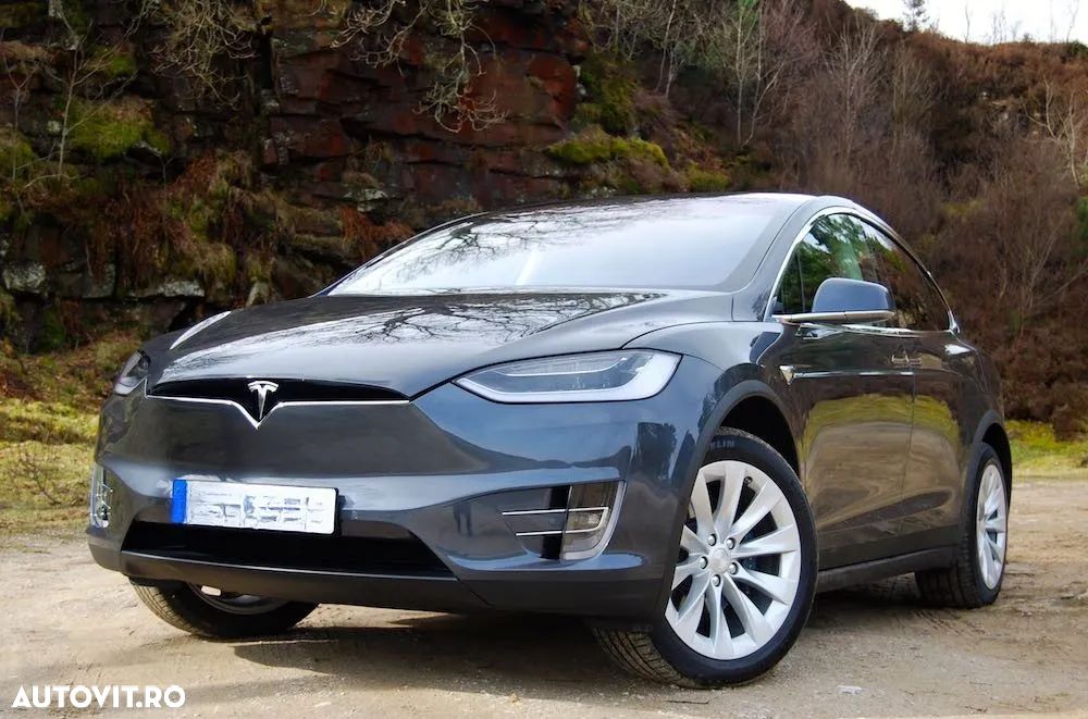 Tesla Model X - 1