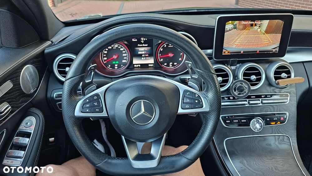 Mercedes-Benz Klasa C 300 7G-TRONIC - 38