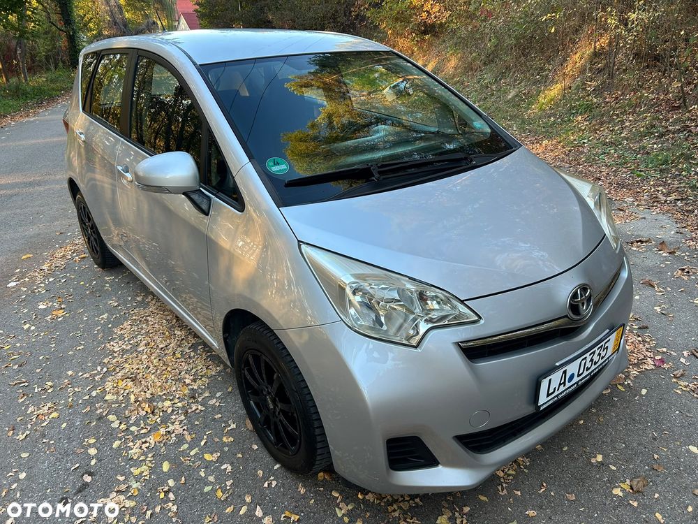 Toyota Verso-S 2012 photo 3