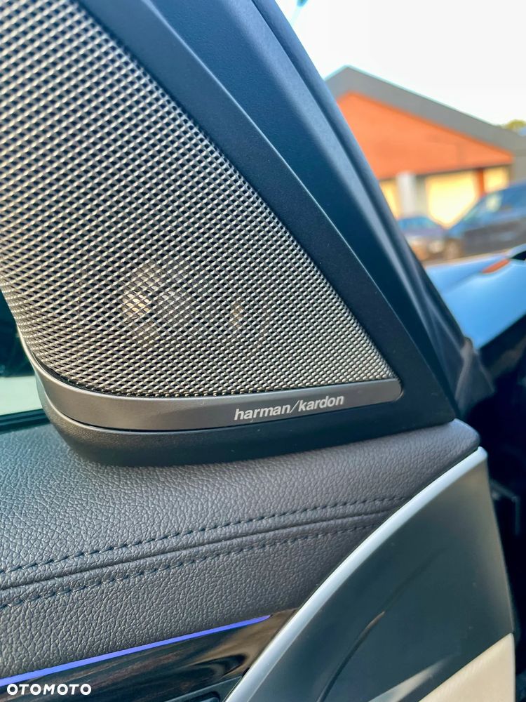 BMW Seria 5 M550i xDrive - 16