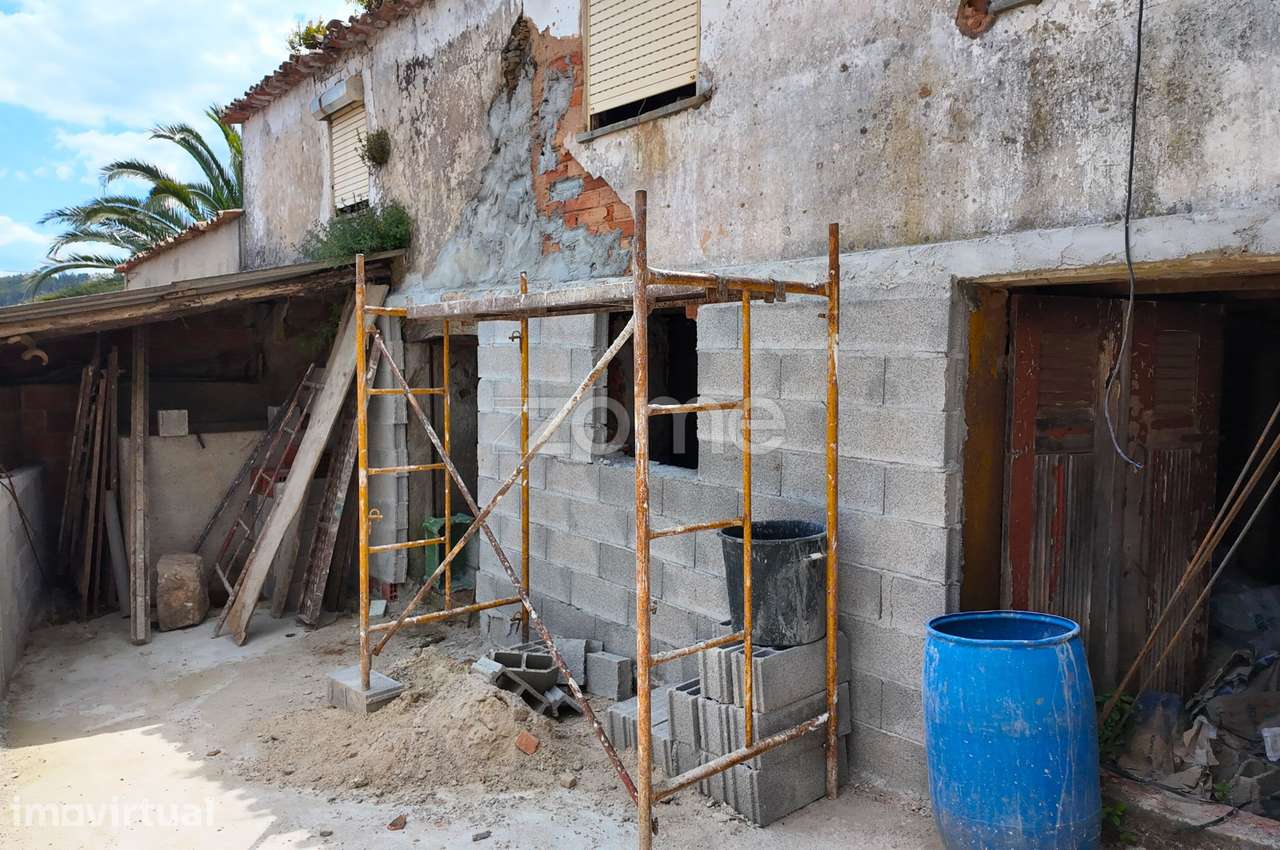Moradia T3 com Terraço para Remodelar | Vale de Colmeias - Grande imagem: 4/26