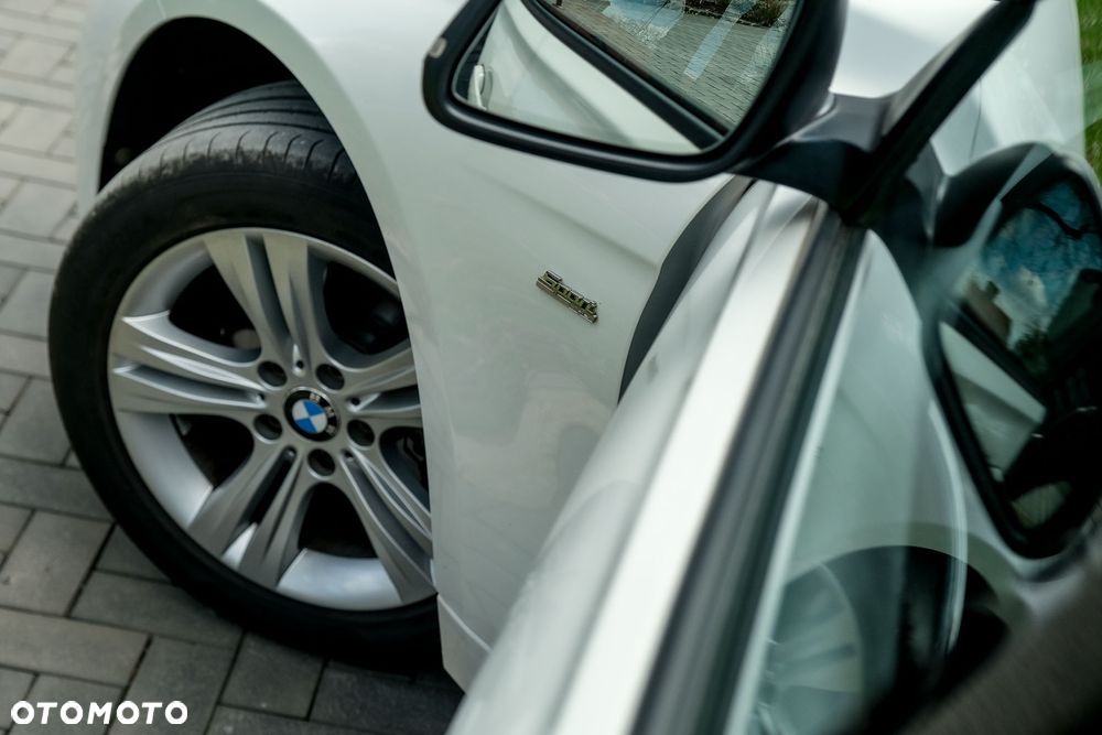 BMW Seria 3 320d Sport Line - 3