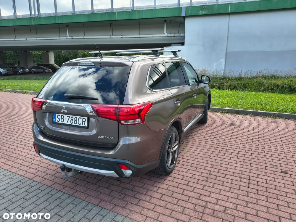 Mitsubishi Outlander 2.0 Invite + 2WD - 6