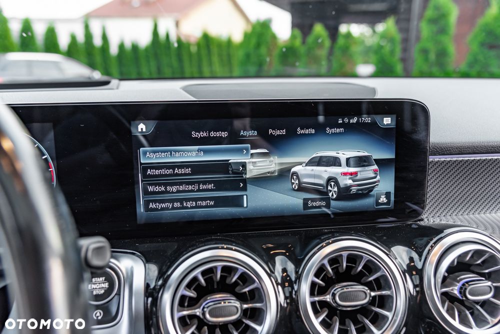 Mercedes-Benz GLB 250 4-Matic AMG Line 8G-DCT - 36