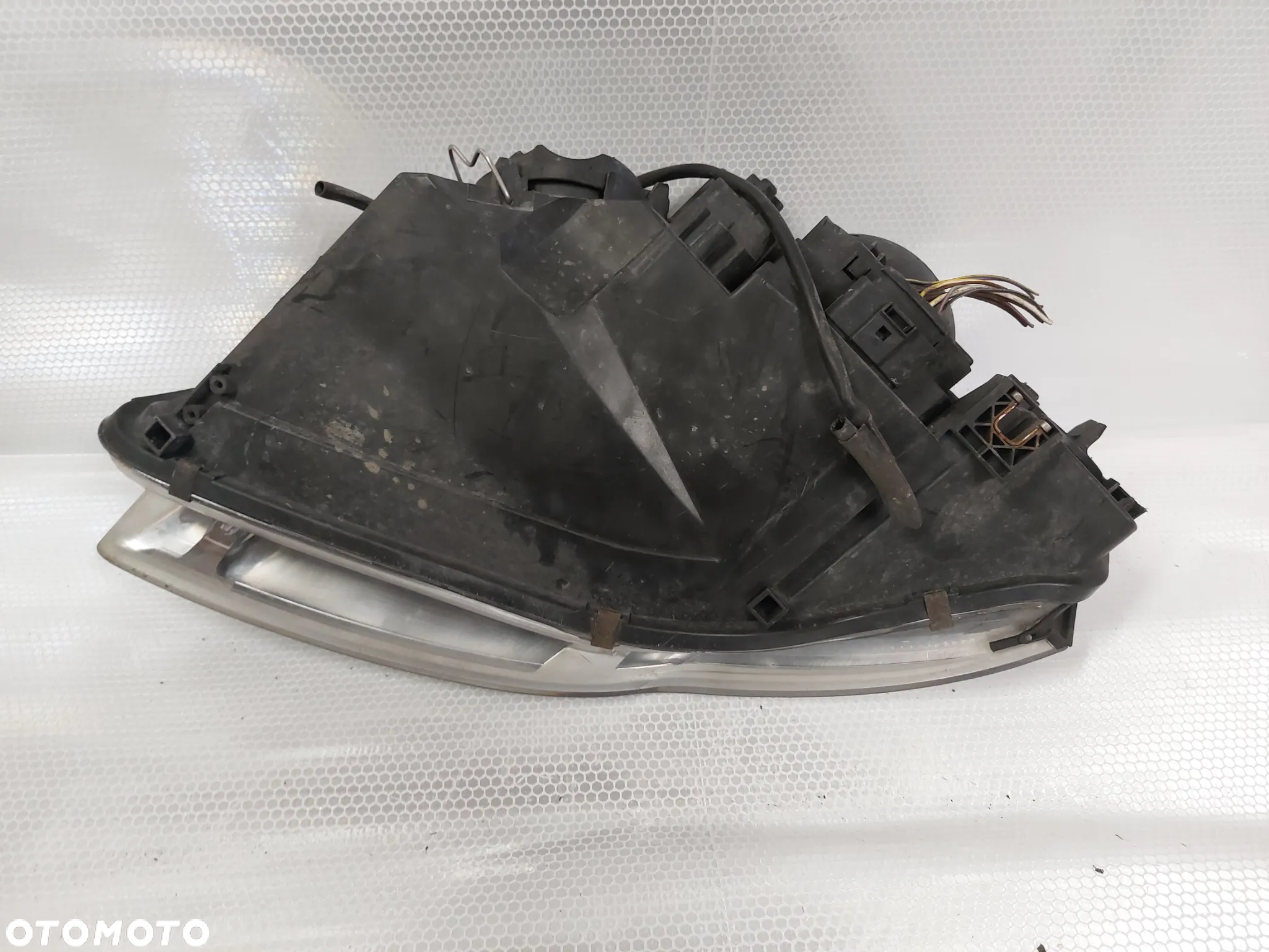 .  LAMPA PRZOD PRZEDNIA PRAWA AUDI A4 B7 - 5