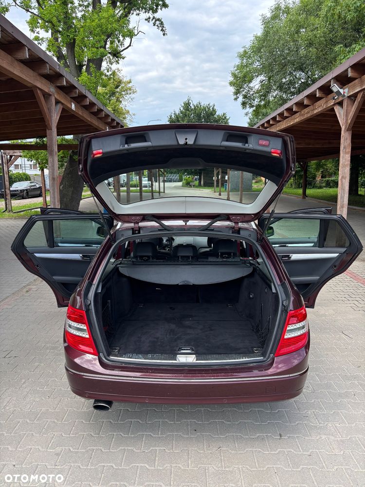 Mercedes-Benz Klasa C 220 CDI DPF Automatik Avantgarde - 22