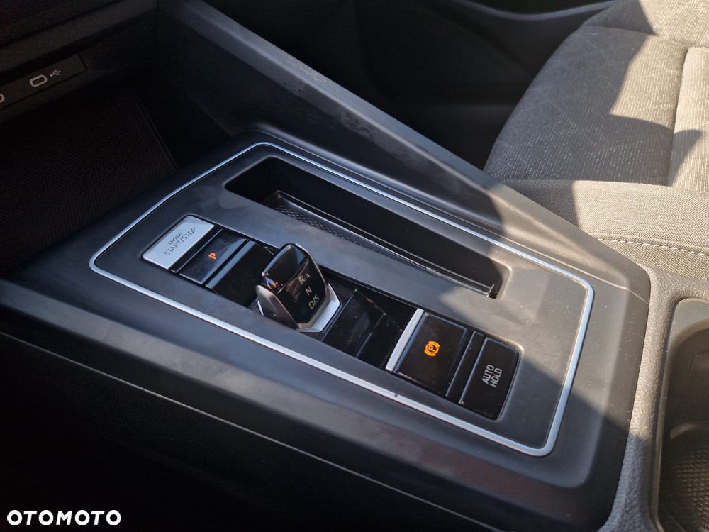 Volkswagen Golf 1.0 eTSI OPF DSG Active - 21