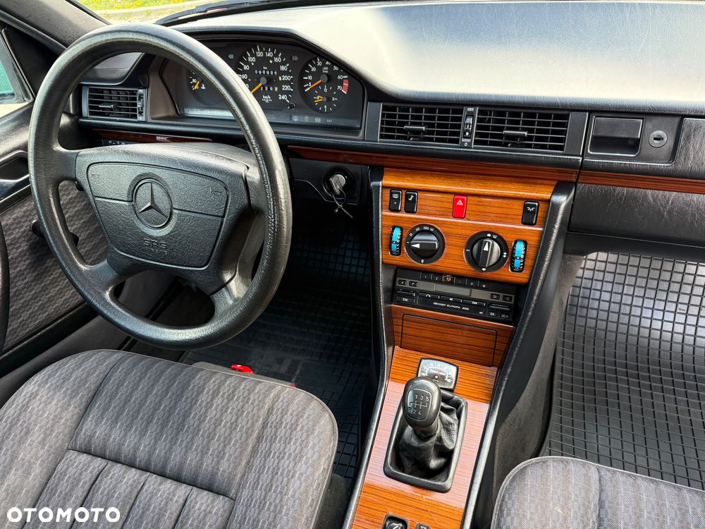 Mercedes-Benz W124 (1984-1993) - 17