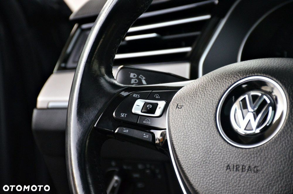 Volkswagen Passat - 25