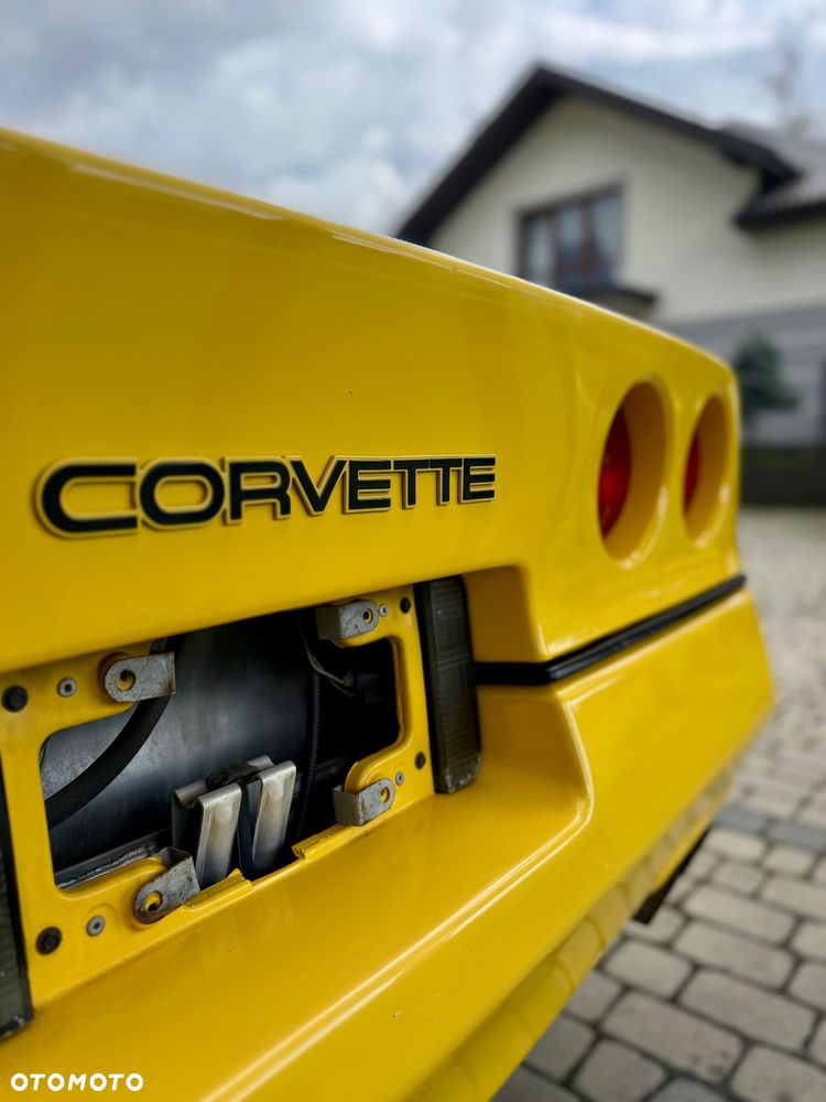 Chevrolet Corvette - 18