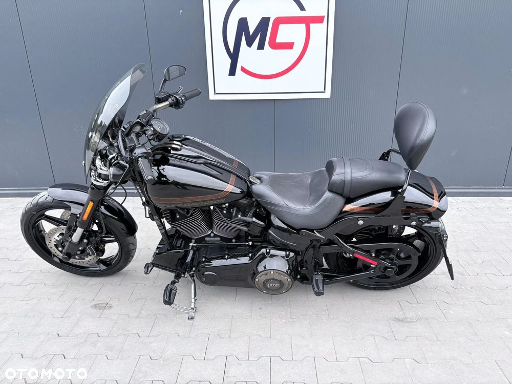 Harley-Davidson Softail Breakout - 9