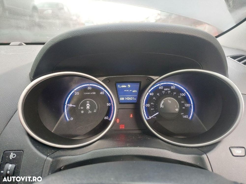 Far stanga Hyundai ix35 2012 SUV 2.0 DOHC-TCI - 9