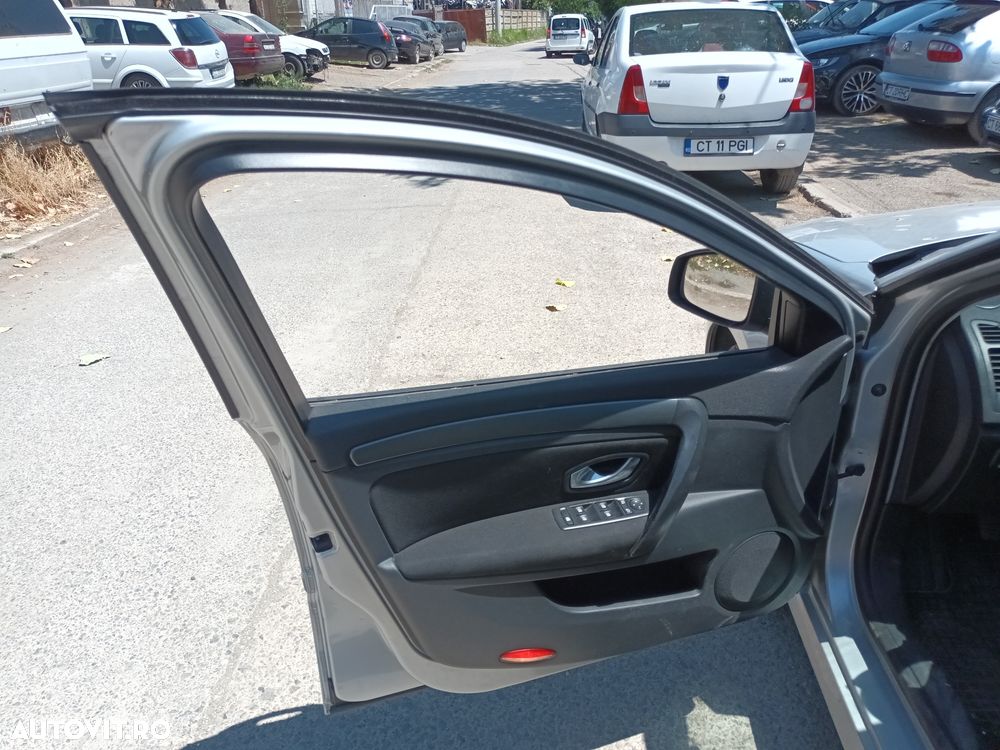 Dezmembrari  Renault LAGUNA 3  2007  > 0000 2.0 dCi (BT08, BT0K, BT0J - 38