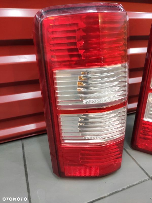 DODGE NITRO 06-11r. LAMPA PRAWA LEWA TYŁ LAMPY TYLNE KPL EUROPA ORYG ŁADNE - 1