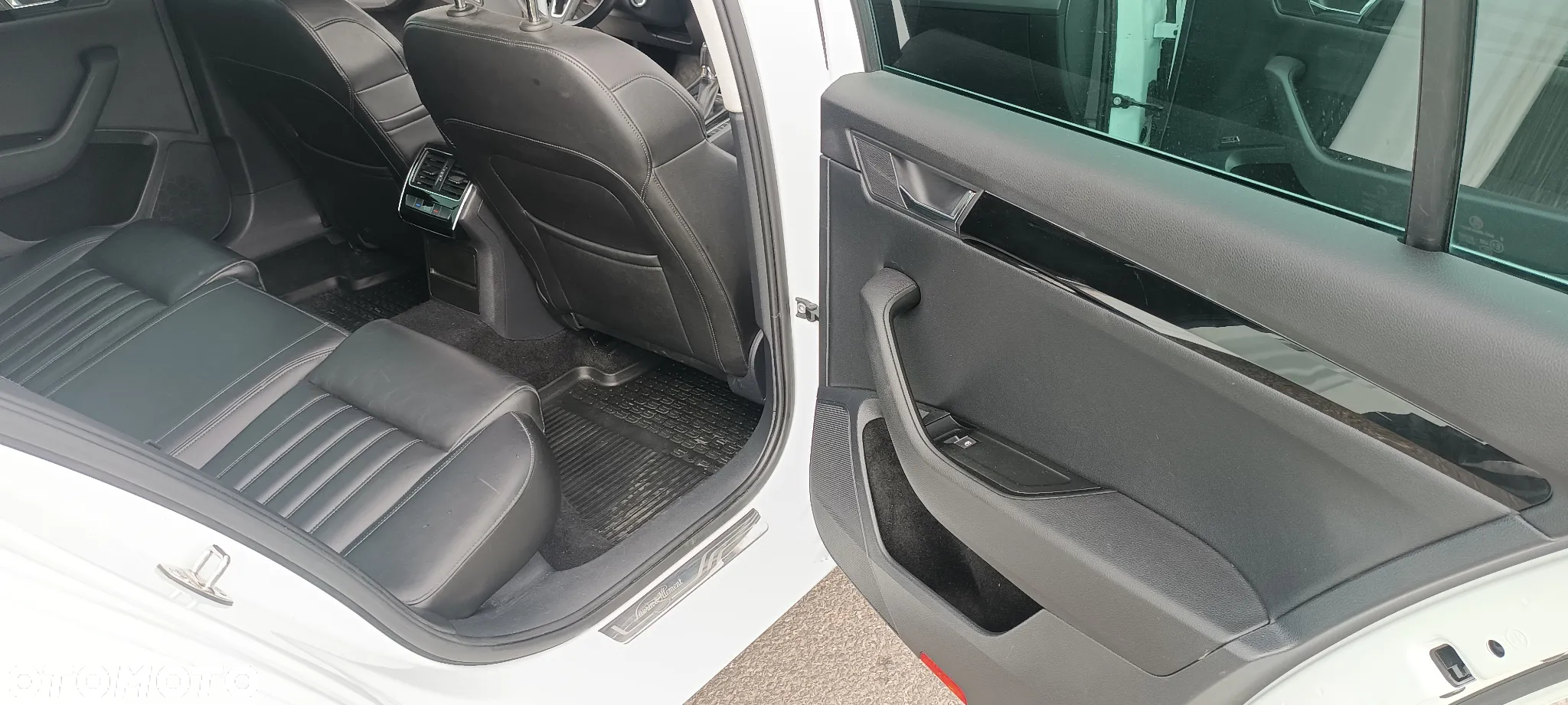 Skoda Superb Combi 2.0 TDI 4x4 DSG L&K - 24