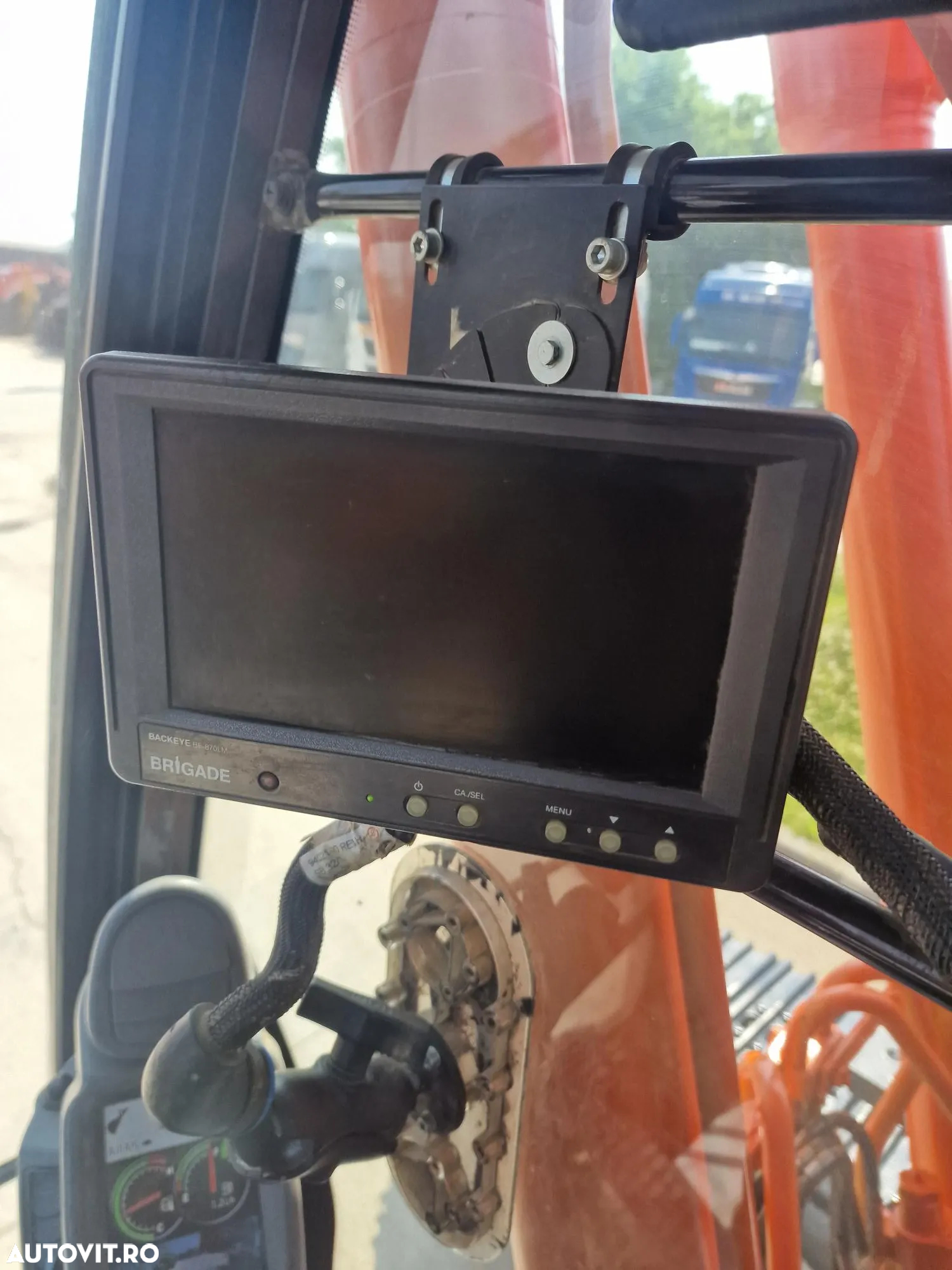 Hitachi ZX250LCN-6, 27,1t, 10.139h, cupa NOUA 1,55mc-76.900 EUR+Tva, gresare automata, Instalatia hdr de picon, inst hidr rotire atasament, lant 80%, camera spate si lateral, pregatire 3D, SUPER INTRETINUT-posibilitate leasing-PROMOTIE 76900 EUR+Tva - 6