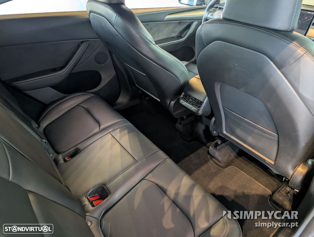 Tesla Model 3 - 8