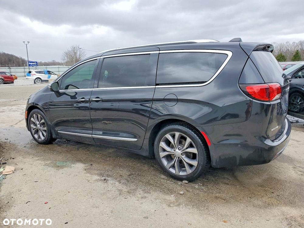 Chrysler Pacifica - 4