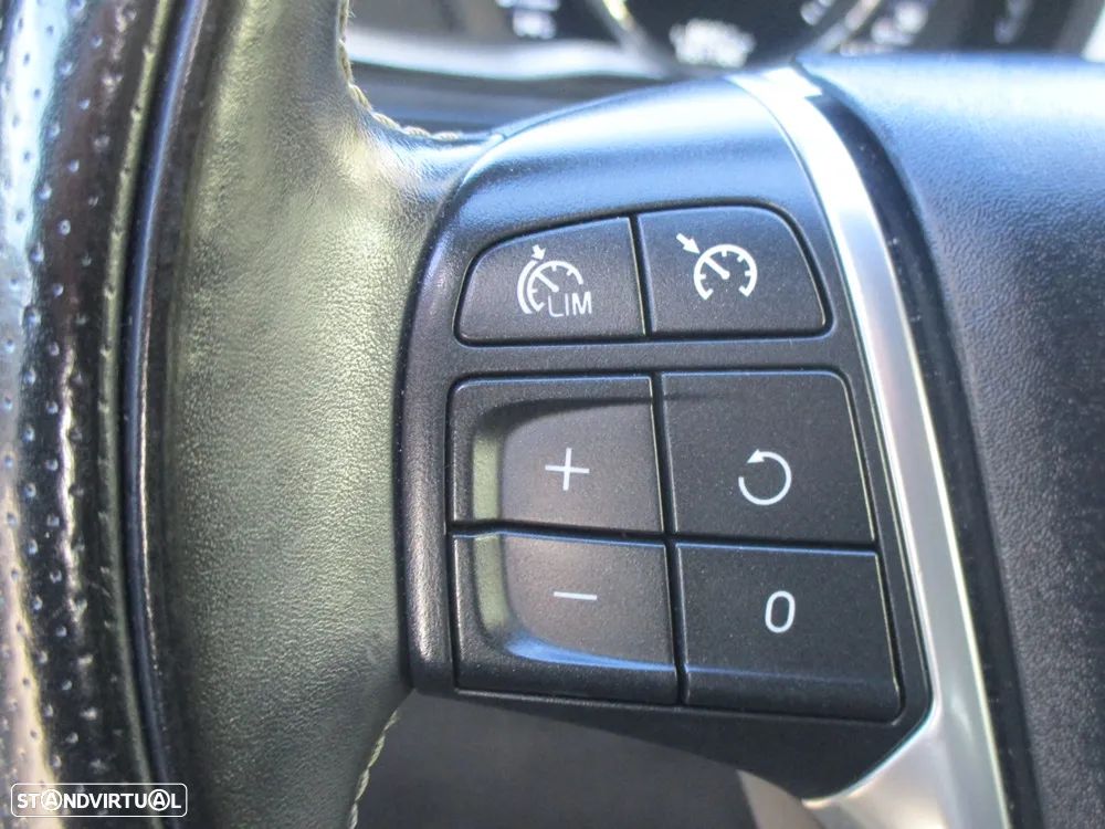 Volvo V60 2.0 D4 R-Design Summum Geartronic - 21