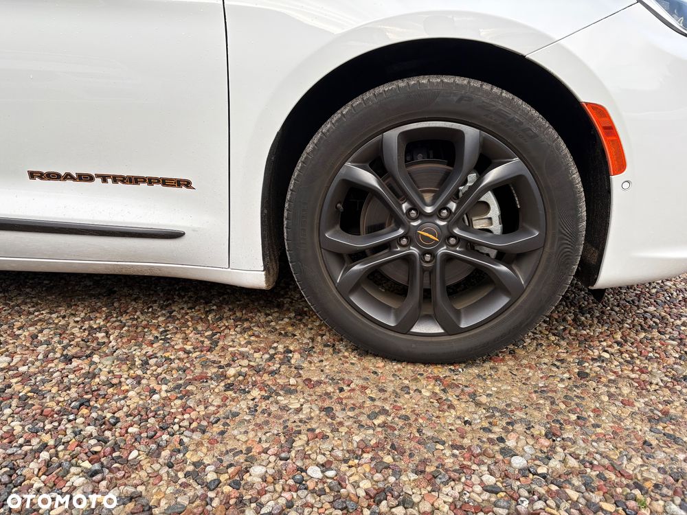 Chrysler Pacifica - 3