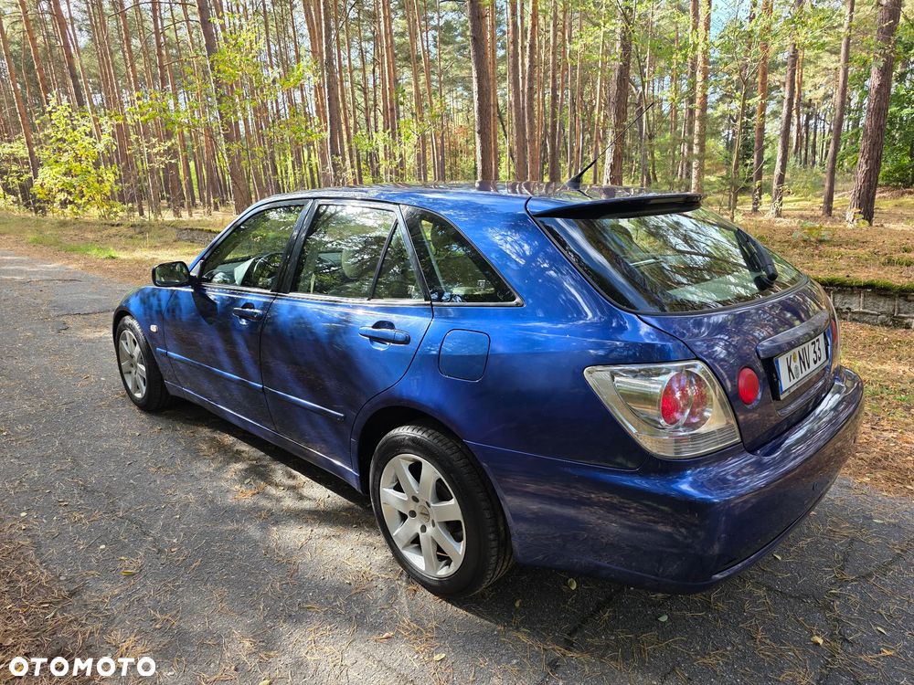Lexus IS - 10