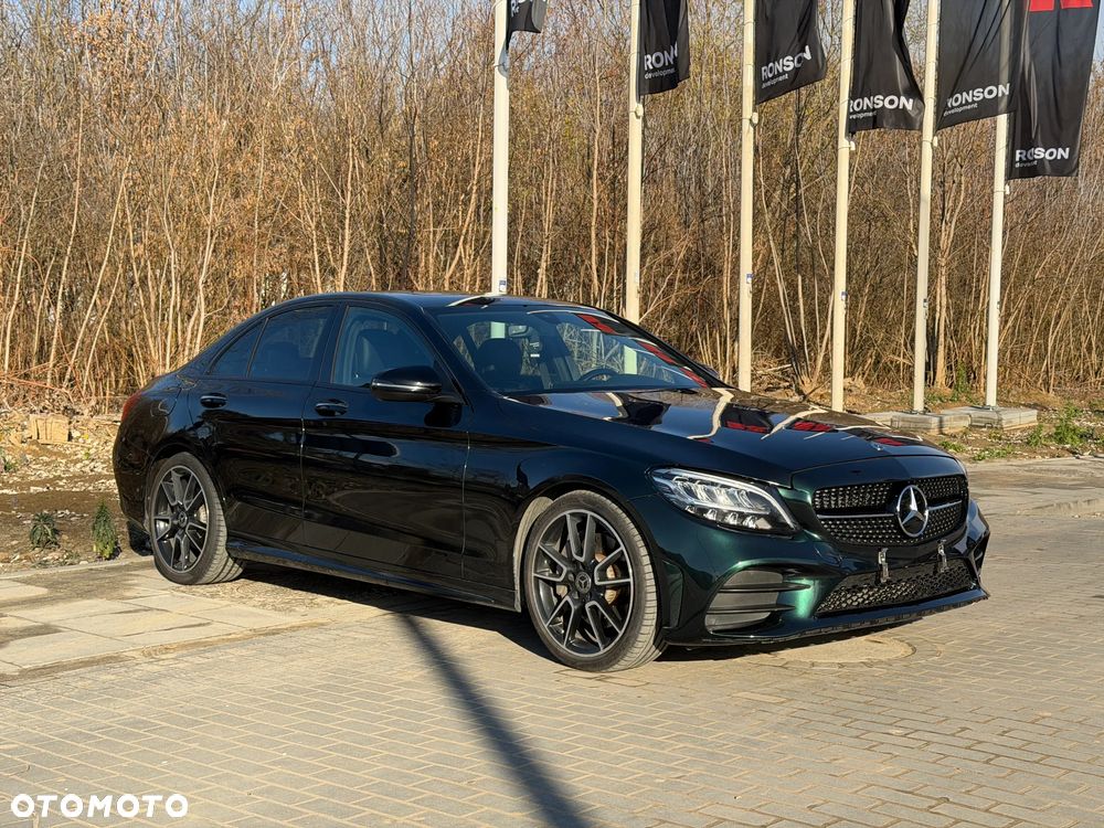 Mercedes-Benz Klasa C 300 9G-TRONIC Night Edition - 24