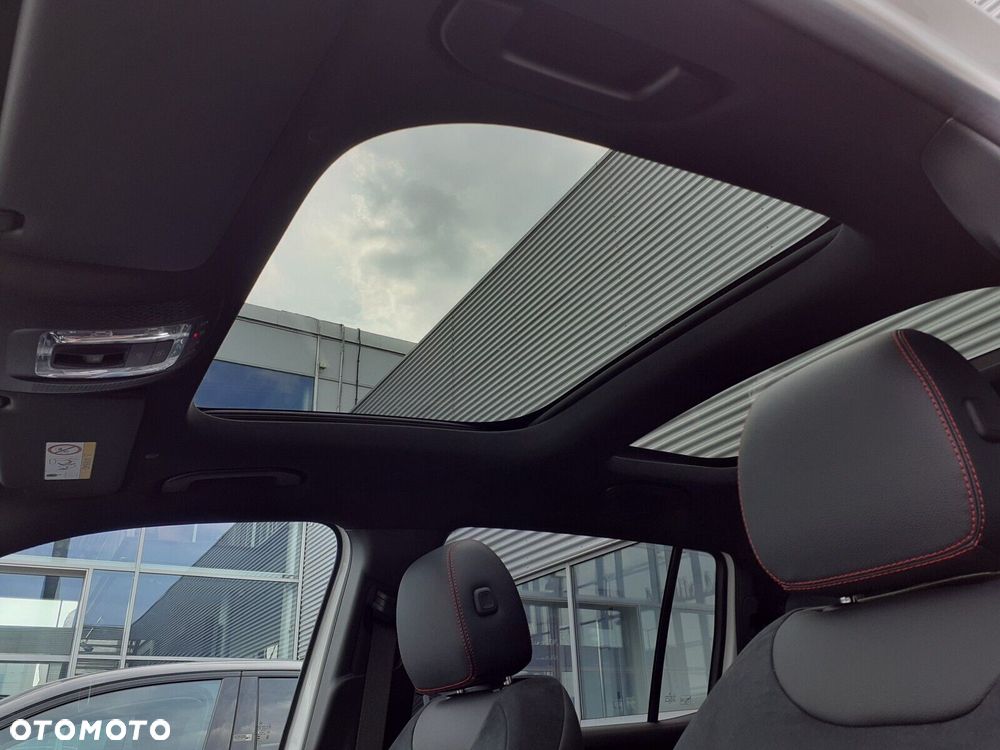 Mercedes-Benz EQB - 12