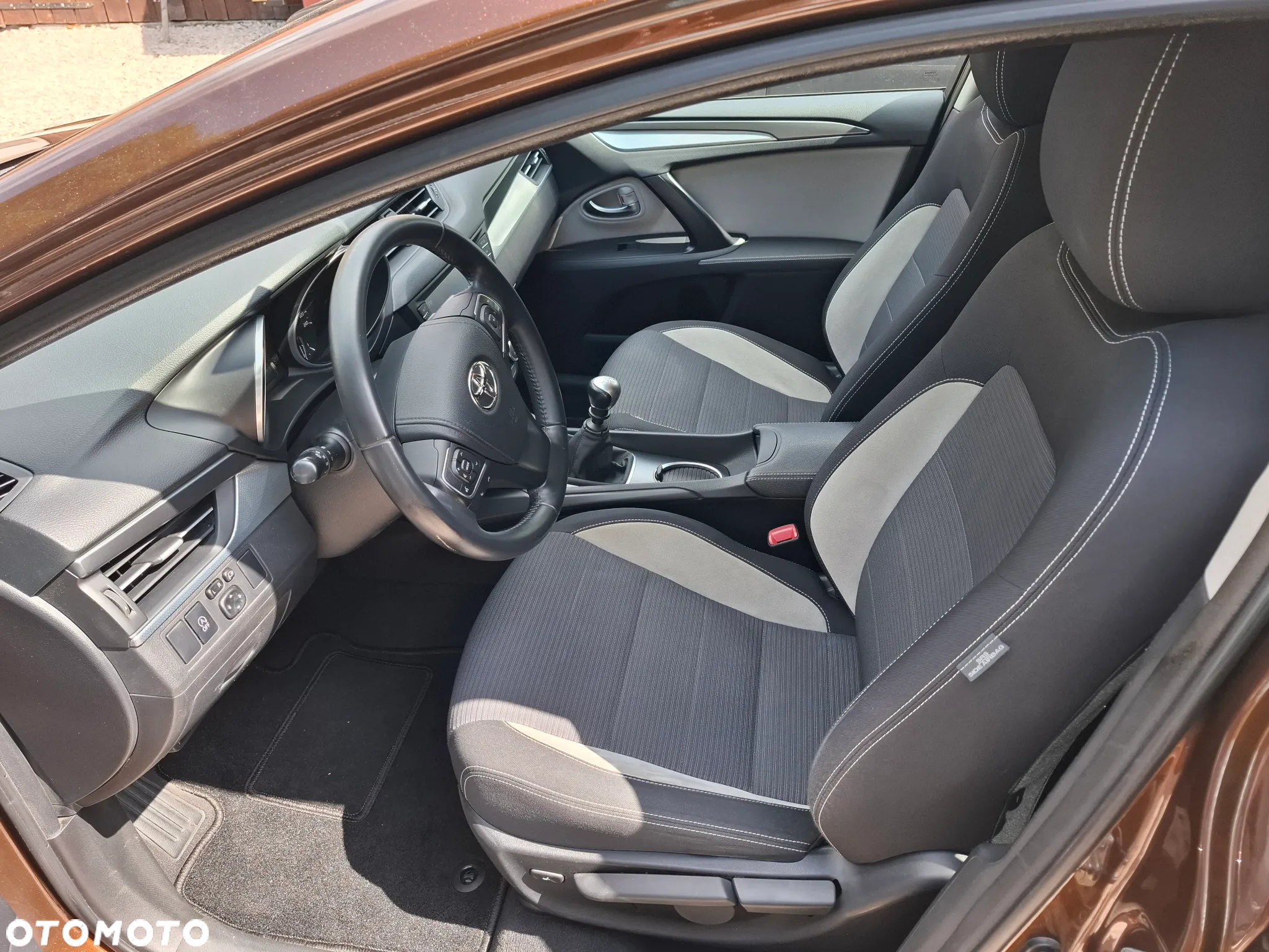 Toyota Avensis 2.0 D-4D Premium - 16