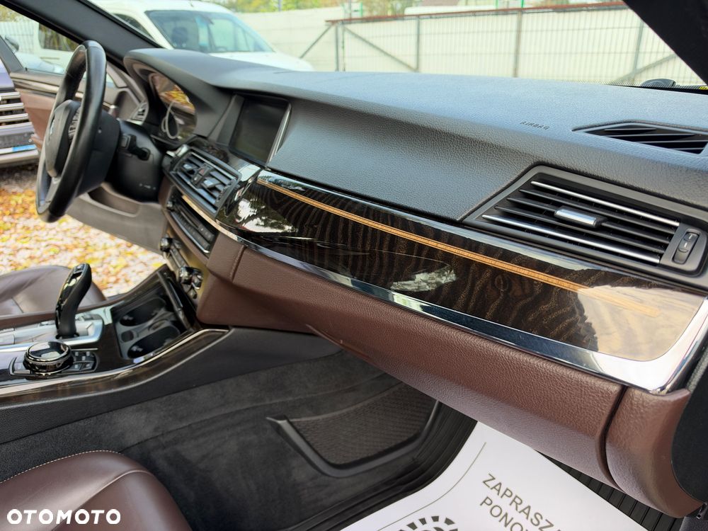 BMW Seria 5 528i xDrive Luxury Line - 23