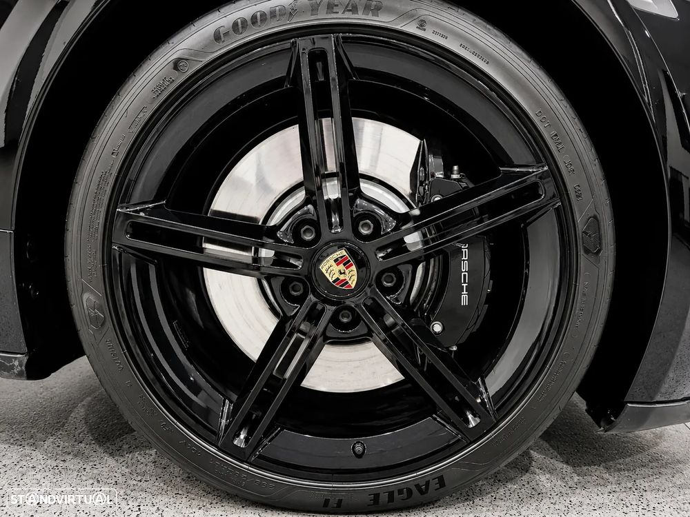 Porsche Taycan Turbo - 7