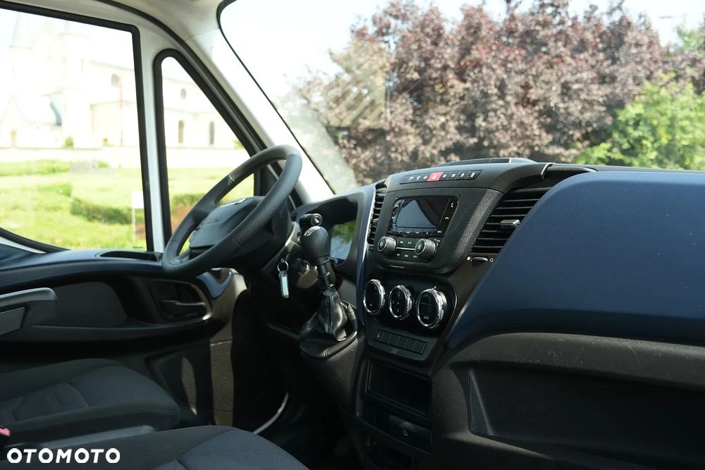 Iveco DMC 3500 kg/ DAILY/ 15 EP SKRZYNIA 615x245 cm/ NA PODUSZKACH/ KOŁA BLIŻNIACZE/3.0 HPi 150 KM/SALON POLSKA/PIERWSZY WŁAŚCIICIEL/ - 17