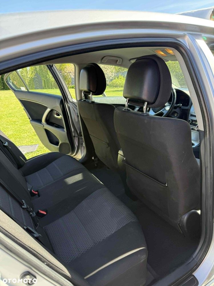 Toyota Avensis 2.0 D-4D Style - 11