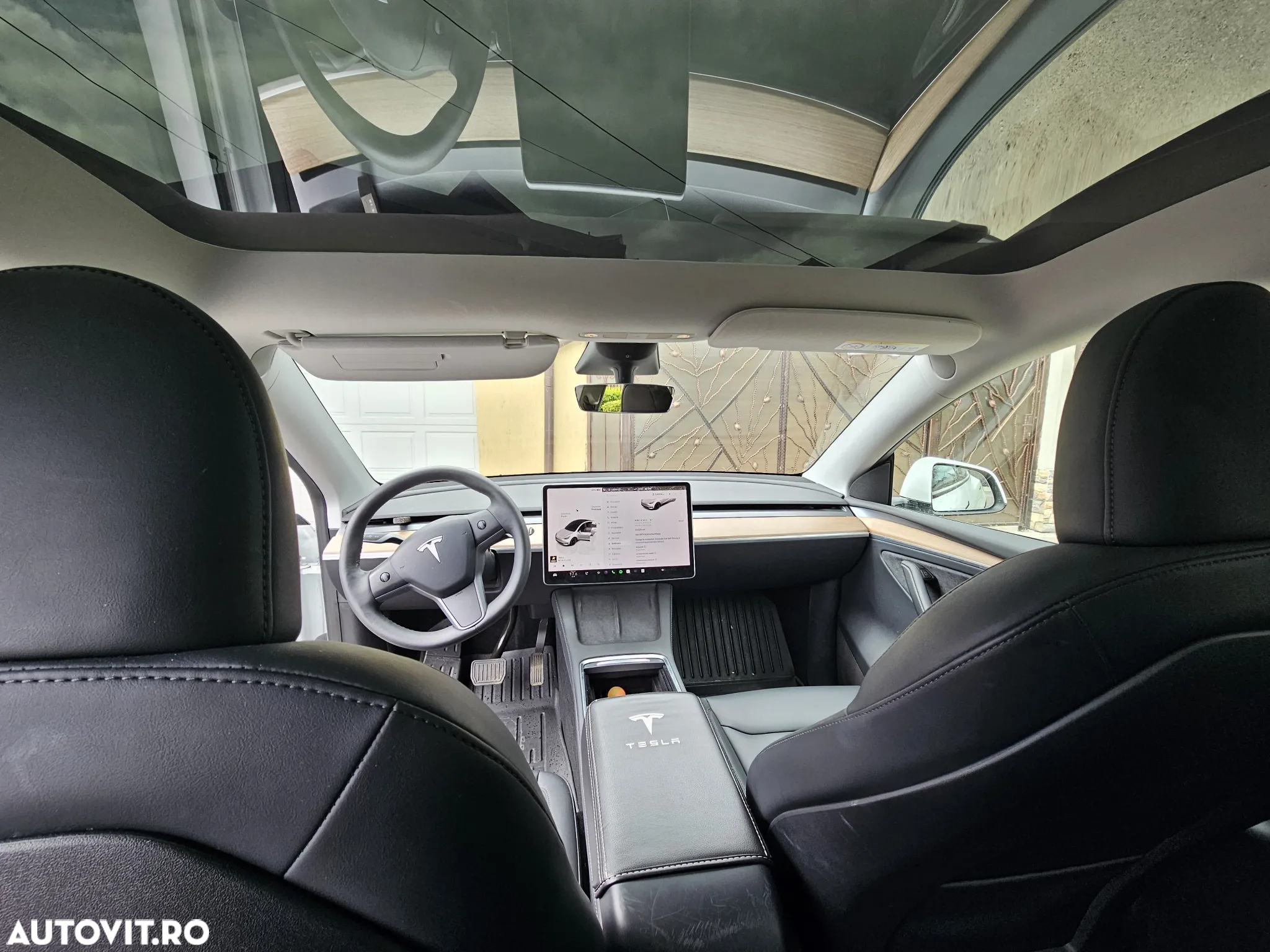 Tesla Model Y Long Range Dual Motor AWD - 14