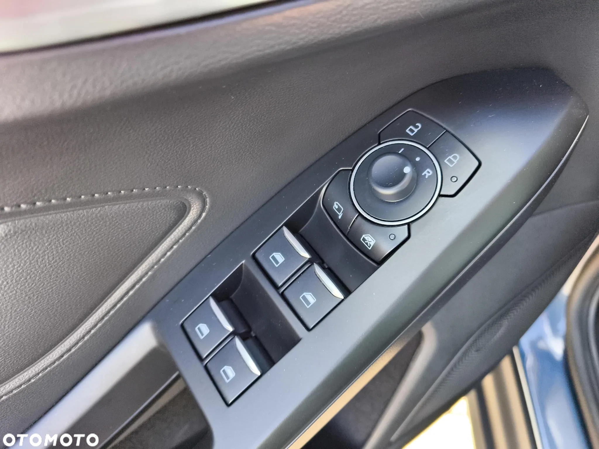 Ford Focus 1.0 EcoBoost Titanium X - 22