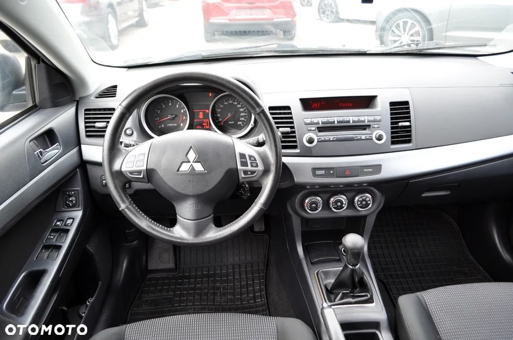 Mitsubishi Lancer 1.8 Inform LPG - 29