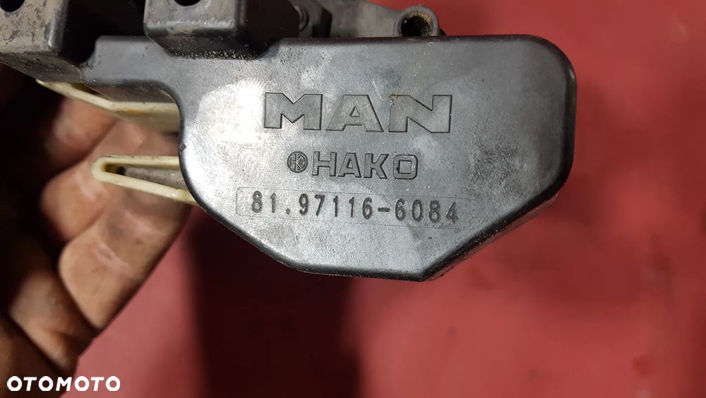 ZAMEK KLAMKA MOCOWANIE MASKI PRAWY MAN TGL TGM EURO 6 81971166084 - 2