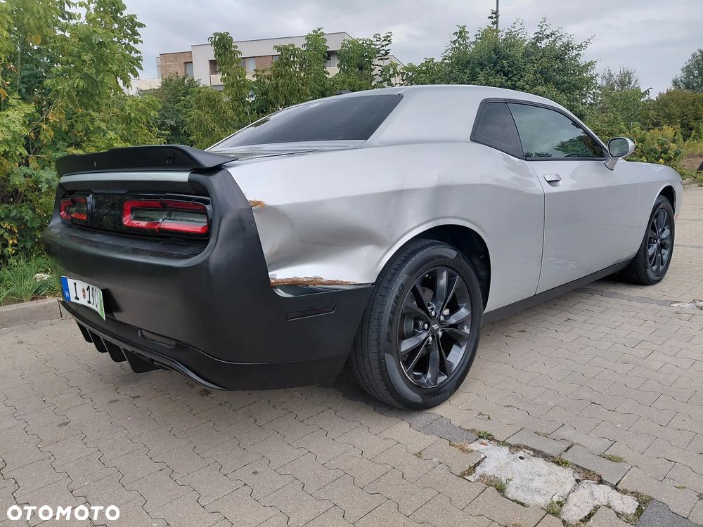 Dodge Challenger - 8