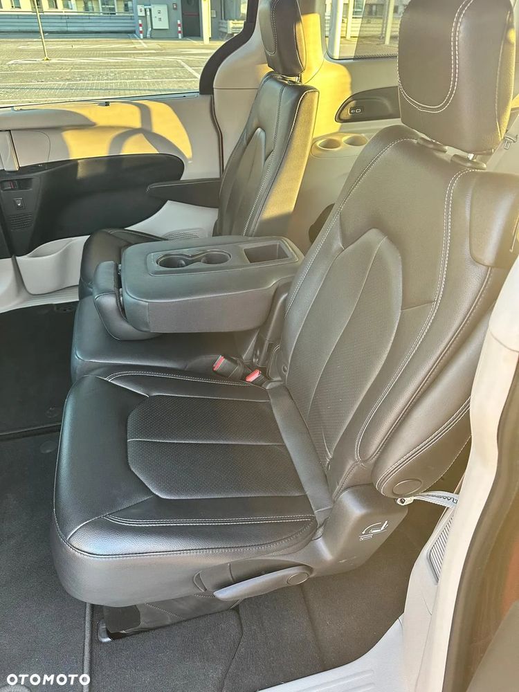 Chrysler Pacifica - 8