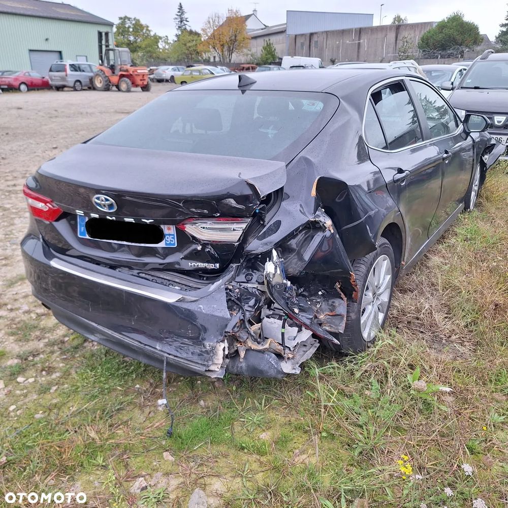 Toyota Camry Luxury - 7